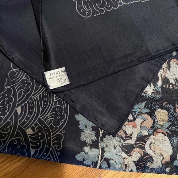 Thai 100% Silk Scarf - Picture 4 of 5
